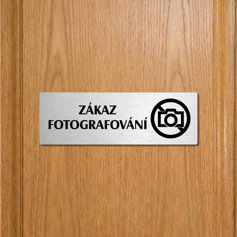 Zákaz fotografování, 240x79mm, zlatá popiska s okrasným rámečkem  